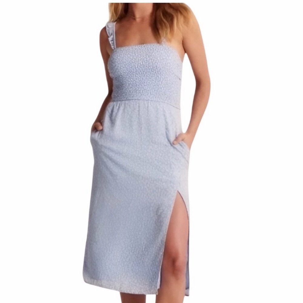 Abercrombie & Fitch Blue and White Floral Smocked Midi Dress Blue Size Medium